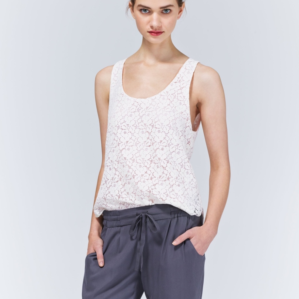 Aritzia Talula Betty lace tank top in blush